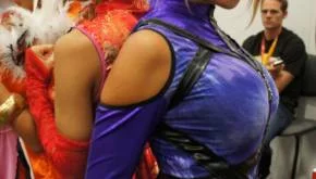 Nina i Anna Williams cosplay