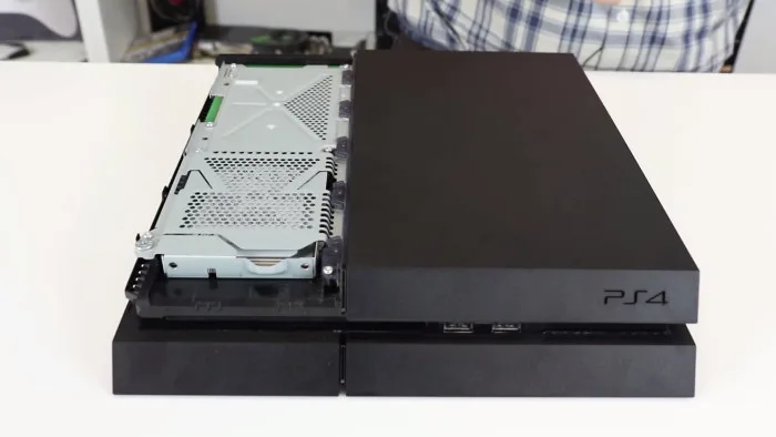 Zobacz jak w łatwy sposób wymienić dysk twardy w PlayStation 4 1 playstation4