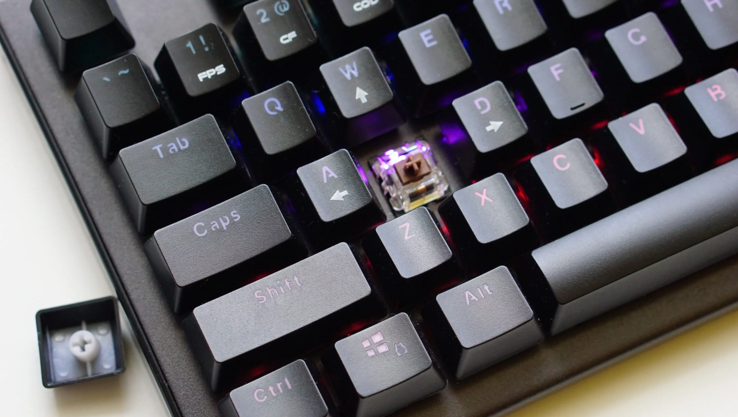 Genesis Thor 300 RGB - recenzja klawiatury mechanicznej 2 Genesis Thor 300 Rgb