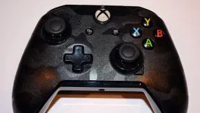Pad do konsoli Xbox One - recenzja kontrolerów PDP - CAMO, Afterglow Prismatic, Battlefield 1 oraz Titanfall 2 23 Camo pad Xbox One 1