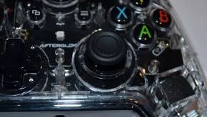 Pad do konsoli Xbox One - recenzja kontrolerów PDP - CAMO, Afterglow Prismatic, Battlefield 1 oraz Titanfall 2 16 PDP Afterglow Prismatic Xbox One 10