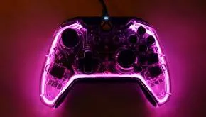 Pad do konsoli Xbox One - recenzja kontrolerów PDP - CAMO, Afterglow Prismatic, Battlefield 1 oraz Titanfall 2 19 PDP Afterglow Prismatic Xbox One 2
