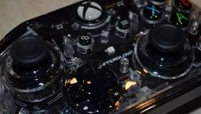 Pad do konsoli Xbox One - recenzja kontrolerów PDP - CAMO, Afterglow Prismatic, Battlefield 1 oraz Titanfall 2 12 PDP Afterglow Prismatic Xbox One 6