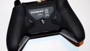 Pad do konsoli Xbox One - recenzja kontrolerów PDP - CAMO, Afterglow Prismatic, Battlefield 1 oraz Titanfall 2 3 PDP tył pada